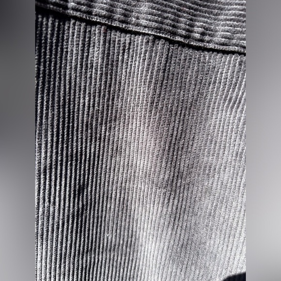 Button down - Picture 2 of 3